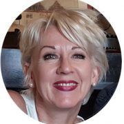 Christine Prinz rund FrauSeele-Yoga für die Frau ab der Lebensmitte